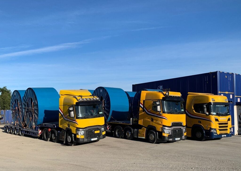 تصویری نمایانگر واردات کالای حجیم